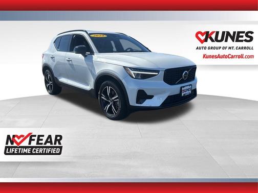 2024 Volvo XC40 B5 Core