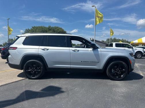 2023 Jeep Grand Cherokee L Laredo