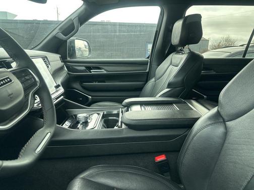 Diamond Black 2024 Jeep Wagoneer L Series II