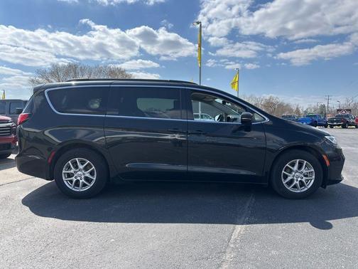 2022 Chrysler Pacifica Touring-L
