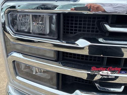 Star White Metallic Tri-Coat 2025 Ford F-250 Lariat