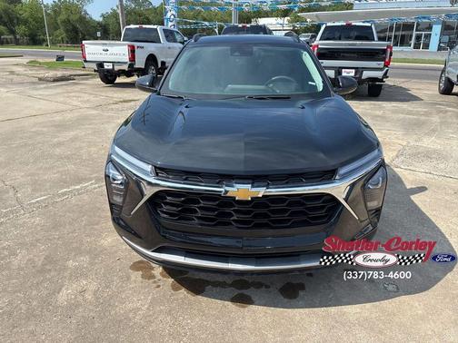 Mosaic Black Metallic 2025 Chevrolet Trax LT