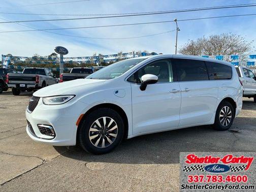 2023 Chrysler Pacifica Hybrid Touring L