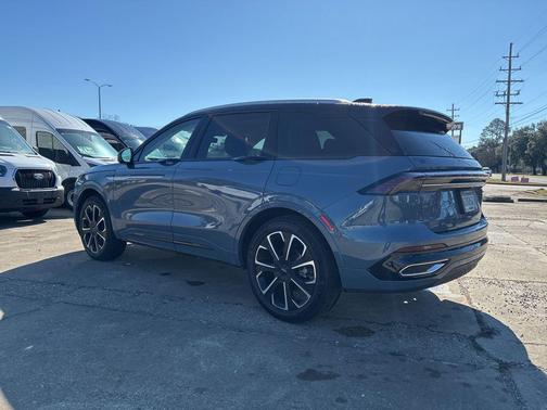 2025 Lincoln Nautilus Reserve