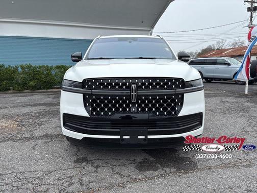 Pristine White Metallic Tri-Coat 2025 Lincoln Navigator Black Label