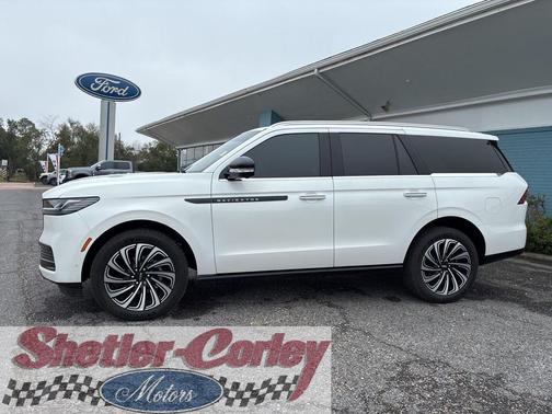 Pristine White Metallic Tri-Coat 2025 Lincoln Navigator Black Label