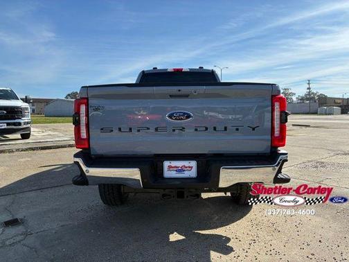 Glacier Gray Metallic Tri-Coat 2026 Ford F-250 Lariat