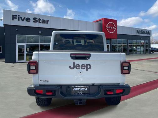 Bright White Clearcoat 2025 Jeep Gladiator Rubicon