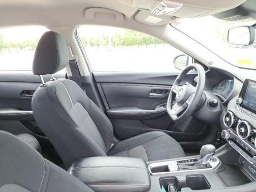 Aspen White Tricoat 2024 Nissan Sentra SV