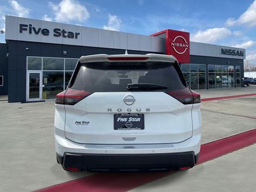 Everest White Pearl Tricoat 2026 Nissan Rogue SV