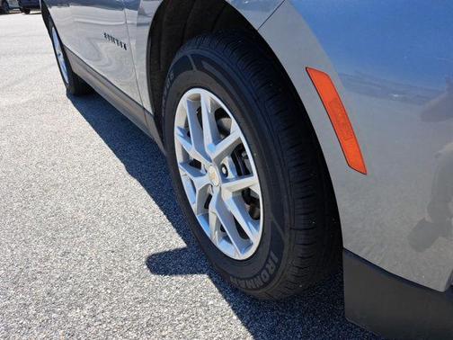 Sterling Gray Metallic 2024 Chevrolet Equinox 1LT