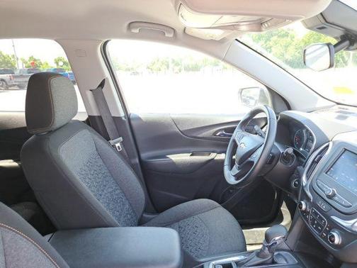 Sterling Gray Metallic 2024 Chevrolet Equinox 1LT