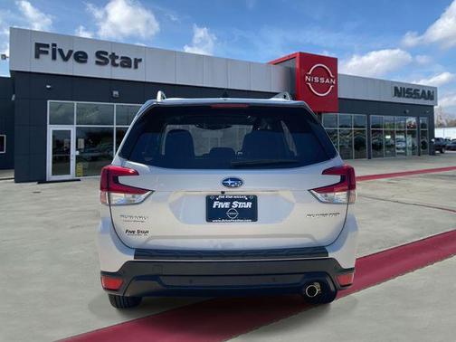 Crystal White Pearl 2024 Subaru Forester Limited