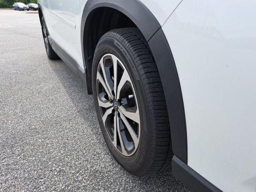 Crystal White Pearl 2024 Subaru Forester Limited