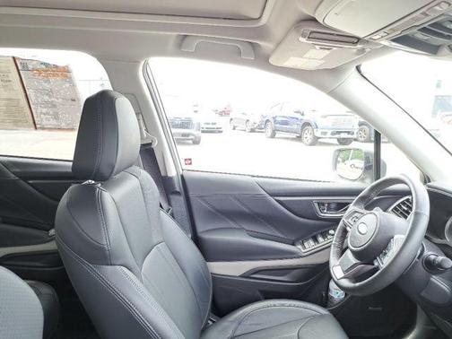 Crystal White Pearl 2024 Subaru Forester Limited