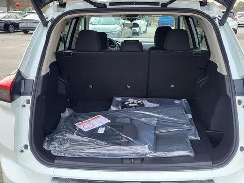 Everest White Pearl Tricoat 2026 Nissan Rogue SV
