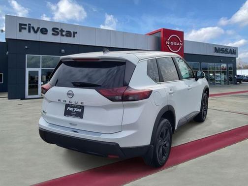 Everest White Pearl Tricoat 2026 Nissan Rogue SV