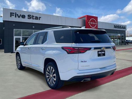 Summit White 2023 Chevrolet Traverse Premier