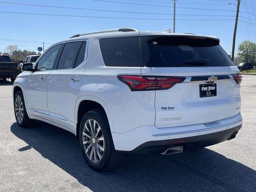 Summit White 2023 Chevrolet Traverse Premier