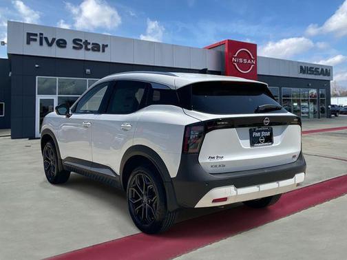 Aspen White Tricoat 2026 Nissan Kicks SR