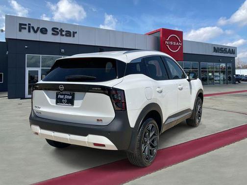 Aspen White Tricoat 2026 Nissan Kicks SR
