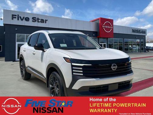 Aspen White Tricoat 2026 Nissan Kicks SR
