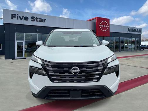 Everest White Pearl Tricoat 2026 Nissan Rogue SV