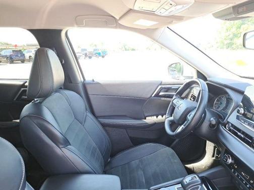 Alloy Silver Metallic 2024 Mitsubishi Outlander SE