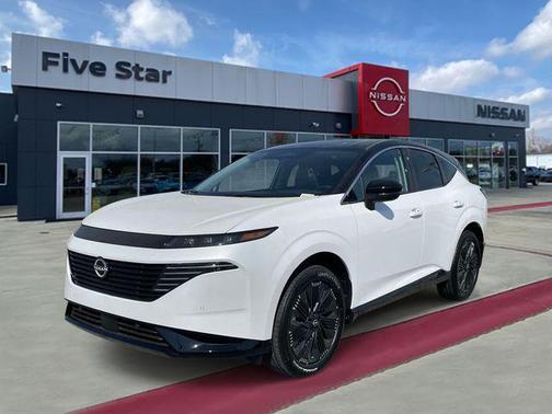Everest White Pearl Tricoat/Super Black 2026 Nissan Murano Platinum