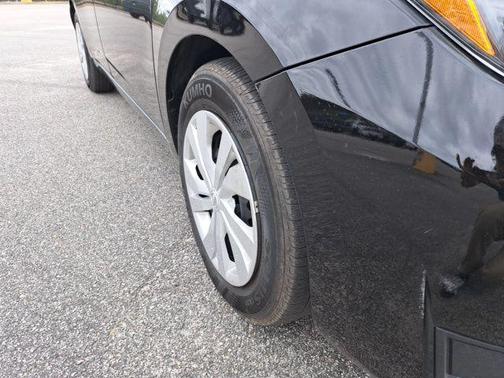 Super Black 2025 Nissan Versa 1.6 S