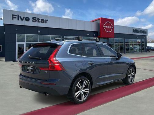 Denim Blue Metallic 2021 Volvo XC60 T5 Momentum
