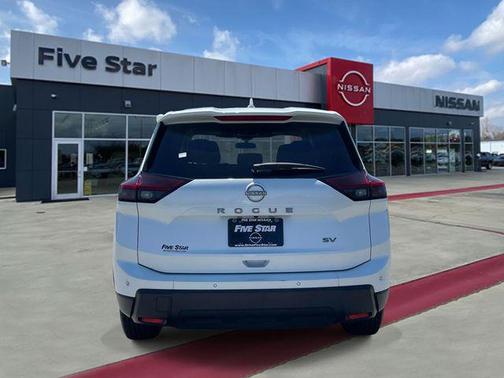 Everest White Pearl 2024 Nissan Rogue SV