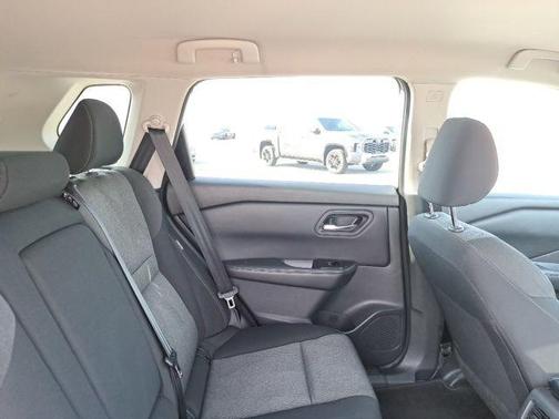 Everest White Pearl 2024 Nissan Rogue SV