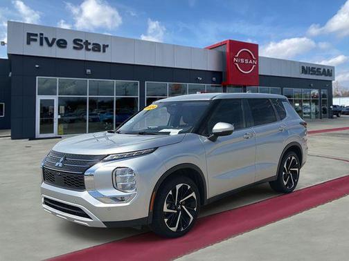 Alloy Silver Metallic 2024 Mitsubishi Outlander SE