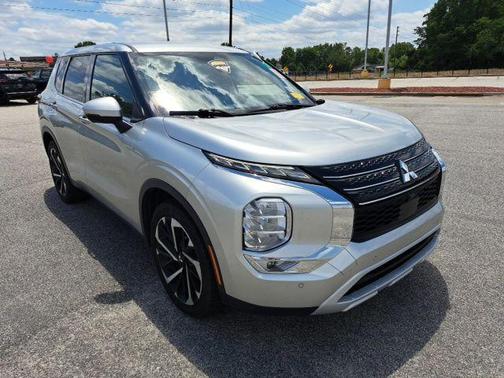 Alloy Silver Metallic 2024 Mitsubishi Outlander SE 2.5 2WD