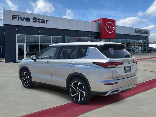 Alloy Silver Metallic 2024 Mitsubishi Outlander SE