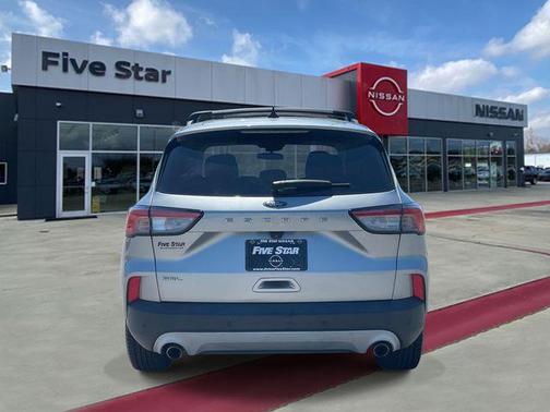 ICONIC SILVER 2022 Ford Escape SEL