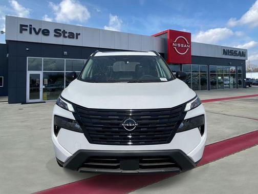 Everest White Pearl Tricoat 2026 Nissan Rogue Dark Armor