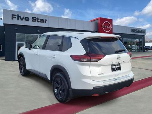 Everest White Pearl Tricoat 2026 Nissan Rogue SV