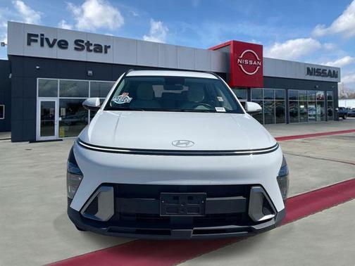 Atlas White 2024 Hyundai KONA SEL
