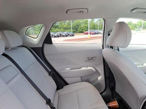 Atlas White 2024 Hyundai KONA SEL
