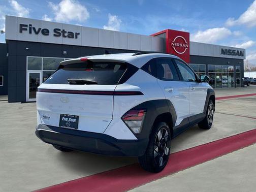 Atlas White 2024 Hyundai KONA SEL