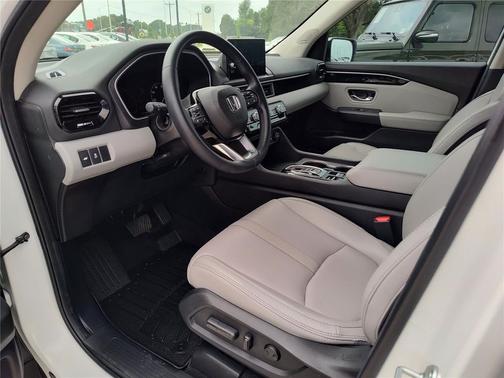 2025 Honda Pilot Touring 8-Passenger