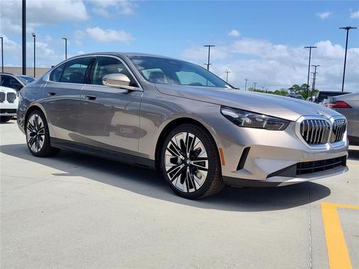 Oxide Grey Metallic 2026 BMW 530 530i