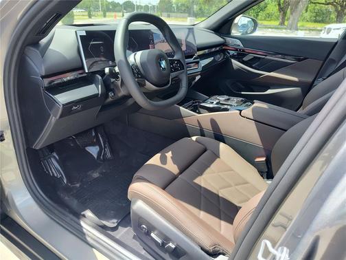 Oxide Grey Metallic 2026 BMW 530 530i