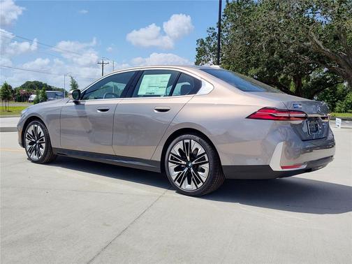 Oxide Grey Metallic 2026 BMW 530 530i