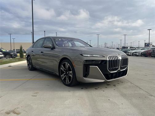 2023 BMW 740 i