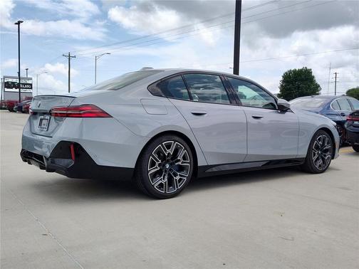 Oxide Grey Metallic 2026 BMW 530 530i