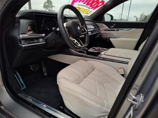 2023 BMW 760 i xDrive
