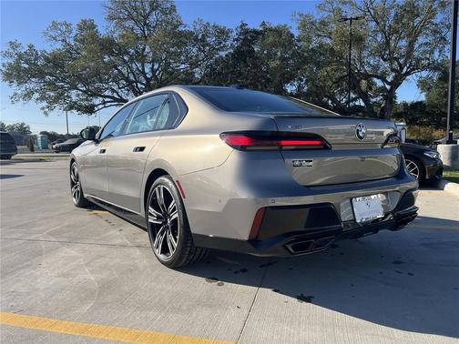 2023 BMW 760 i xDrive